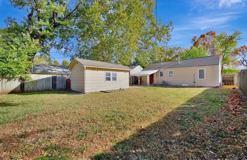 Wichita House | *Fido's Favorite* 2BD/1Bath ~Fully Fenced Retreat~
