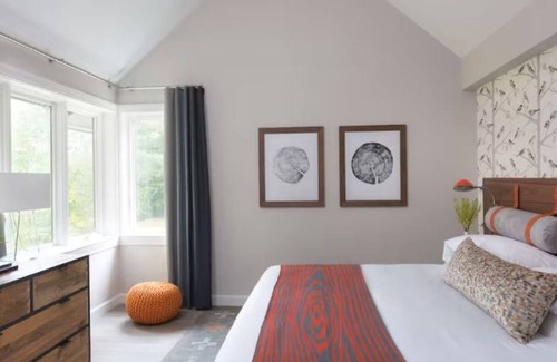 Stowe Area Hotel | Field Guide Lodge | Modern Escape Close to Slopes, Hikes & Dining