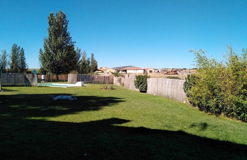 Almenara de Tormes House | FIELD HOUSES IN SALAMANCA WITH WIFI, GARDEN AND POOL