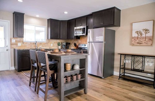Raisin Apartment | Fig Garden Casita A- Trendy 2 Bedroom