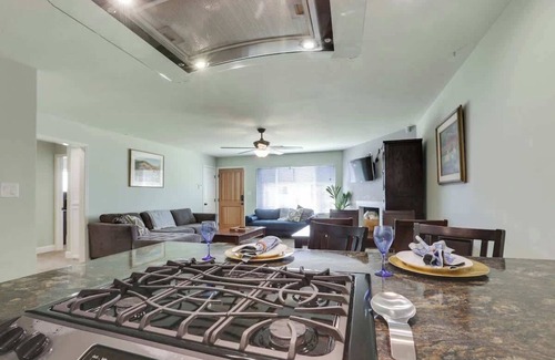 Raisin Apartment | Fig Garden Casita B- Affordable & Convenient!