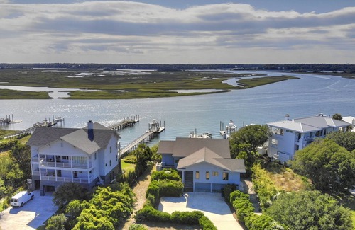 Wilmington House | Figure Eight Island/Gorgeous Sunsets Overlooking Sound With Deep Water Dock