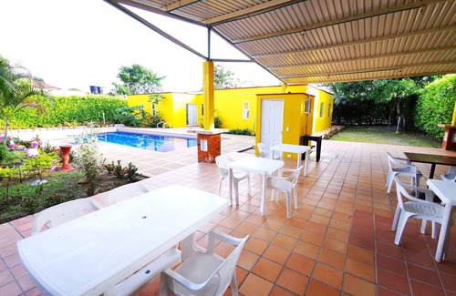 Apiay House | Finca La Pintora: Capacidad 24 personas, WIFI, a 5 minutos de Villavicencio.