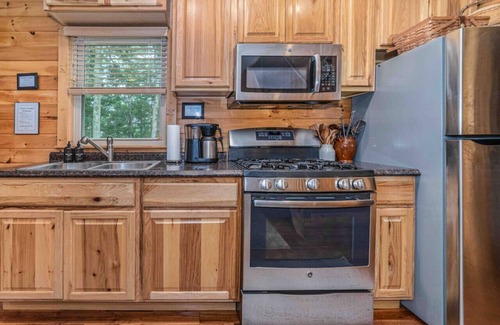 Burks Fork Cabin | Find Fall Colors | Cabin + Hot Tub Near Parkway