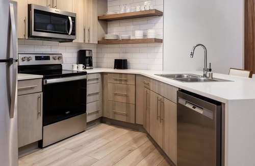Newport Coast Resort | 𝐅𝐢𝐧𝐝𝐢𝐧𝐠 𝐌𝐞𝐢𝐥𝐢 Waterside Newport Coast Retreat +Amenities. 2-Bedroom