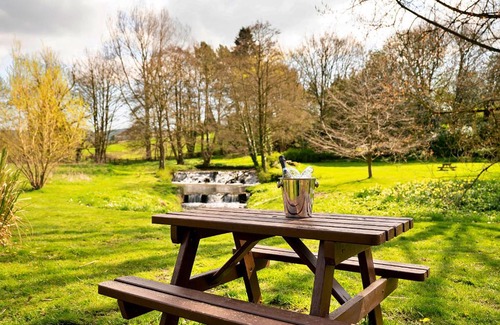 Thirsk Apartment | Finest Retreats - Pennine Hall Apt