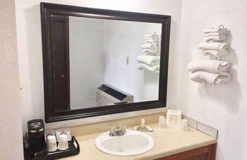 St. James Hotel | Finns Motel