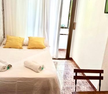 La Bordeta House | Fira Guest House