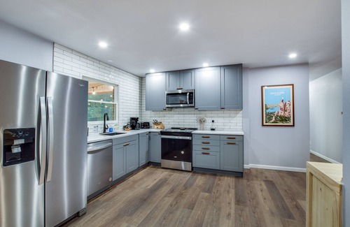 Baraboo House | Fire Pit! Patio! Game Room! Hot Tub! Sun Room! Minutes to Baraboo & Dells