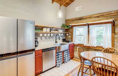 Cataloochee Ranch Cabin | Fire Pit + Views! Blue Ridge Mtns Family Cabin