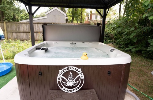 Cape Saint Claire Cottage | Firefly Cottage at the Cape, Community beach, Hot tub, USNA, Pets, Fall fun!