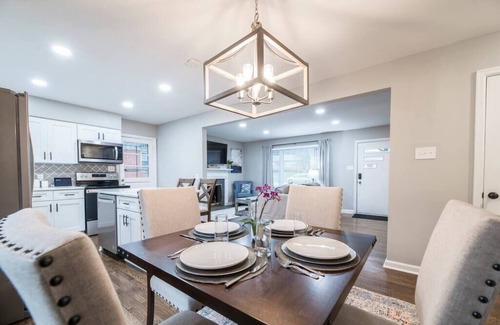 Lexington House | Firepit | Outdoor Deck | Great Location
