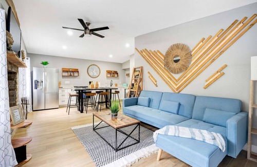 Conway Apartment | Fireplace + Lake View + 10min to dwtn + near parks