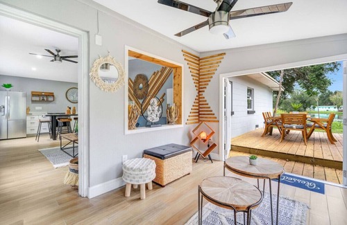 Conway Apartment | Fireplace + Lake View + 10min to dwtn + near parks