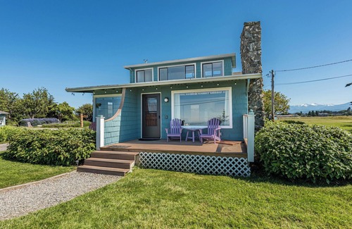 Sequim House | Fireplace Room - Water view, Jetted tub, King, Kitchen