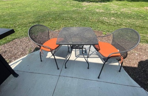 Fox Valley Apartment | Fireplace Self Check-in W/D BBQ Grill Parking