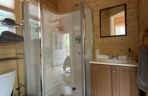 Bear Creek Cabin | FireWeed Cabin5 W/Queen Bed
