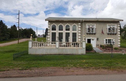 Cripple Creek House | FIRST CLASS: SilverHouse Downtown Cripple Creek