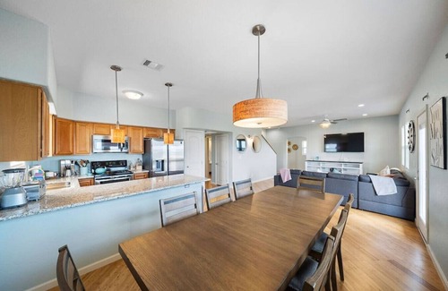 San Luis House | Fisherman's Dream: Game Room & Walk to Beach