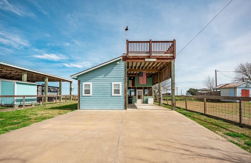 Cedar Lane House | Fisherman/woman's Dream, Waterfront 1Bdrm/1Bath Home