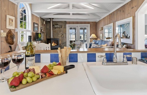 Salmon Creek Cabin | Fishermans Cottage~Charming Coastal Cottage in Bodega Bay, Walk to Beach/WiFi