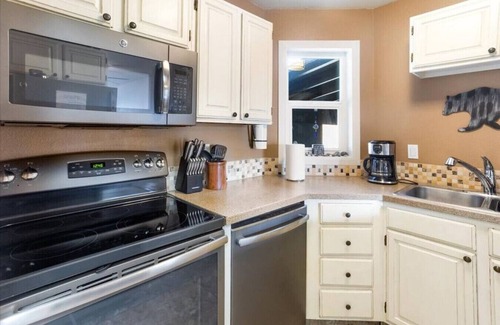 Seward House | Fishers Hideaway - Two Bedroom Townhouse with Epic Views, Sleeps 6