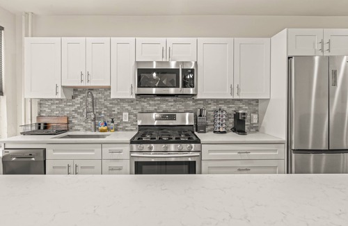 Olde Kensington Apartment | Fishtown! Great Location, Easy Parking!