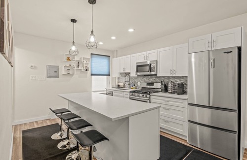 Olde Kensington Apartment | Fishtown! Great Location, Easy Parking!