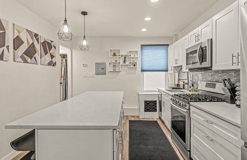 Olde Kensington Apartment | Fishtown! Great Location, Easy Parking!