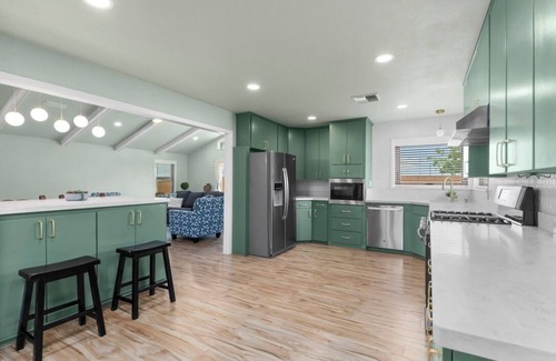 Brenham House | Fit for a Queenn