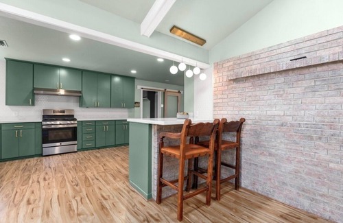 Brenham House | Fit for a Queenn