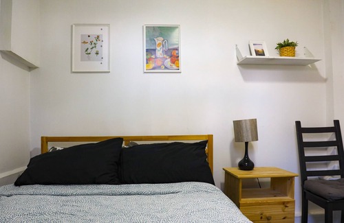 Oakwood Village Apartment | Fitted and convenient studio with parking included near downtown core