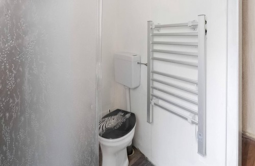 Uebigau-Wahrenbruck Apartment | Fitter's room in the south of Brandenburg in a large apartment