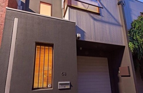 Fitzroy House | Fitzgeorge - spacious home in inner Fitzroy Melbourne perfect location