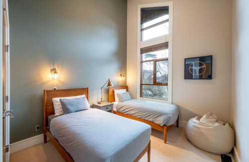 Whistler House | Fitzsimmons Walk 38 by Outpost Whistler