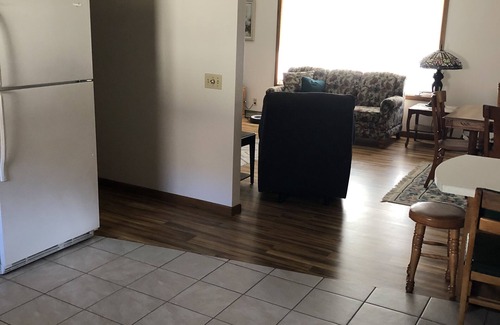 Alta Vista House | Five Bedroom Fully Furnished Guesthouse in NE Iowa Sleeps 10
