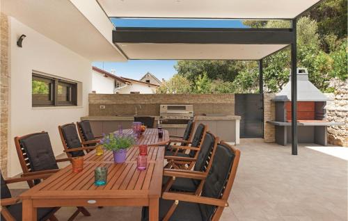 Zaton House | Five-Bedroom Holiday Home In Zaton
