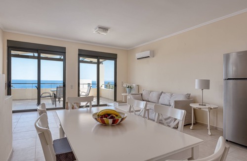 Kontos House | Five Bedrooms, 6 Bathrooms House with Communal Pool