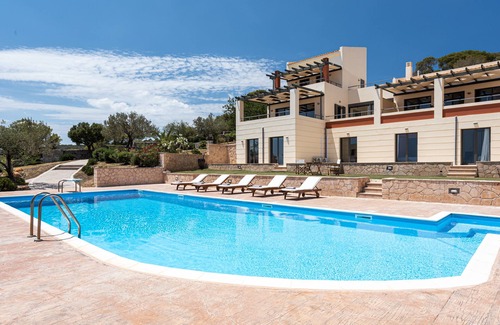 Kontos House | Five Bedrooms, 6 Bathrooms House with Communal Pool