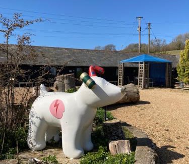 Elmsted Apartment | Five Cottages in AONB and a Obbit House!