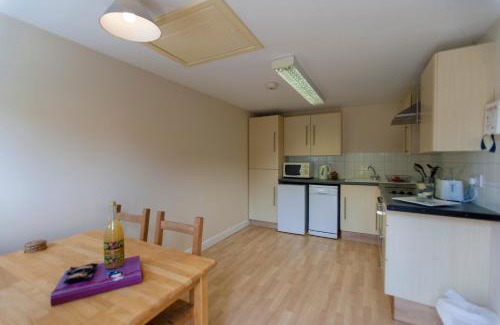 Elmsted Apartment | Five Cottages in AONB and a Obbit House!