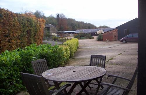 Elmsted Apartment | Five Cottages in AONB and a Obbit House!