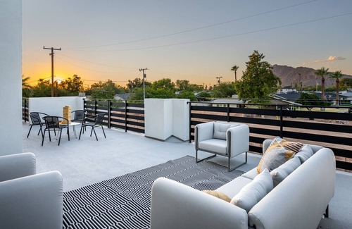 Southwest Village House | FIVE ON 5TH - POOL & CAMELBACK MOUNTAIN VIEWS