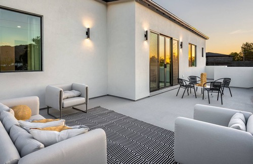 Southwest Village House | FIVE ON 5TH - POOL & CAMELBACK MOUNTAIN VIEWS