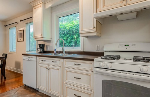 Historic Old Town House | Five Point Cottage, Now Dog Friendly!