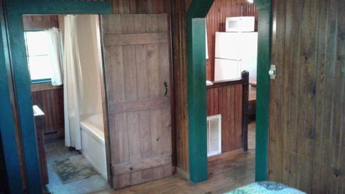 Hot Springs House | Five Points Lake Hamilton Cabin 4