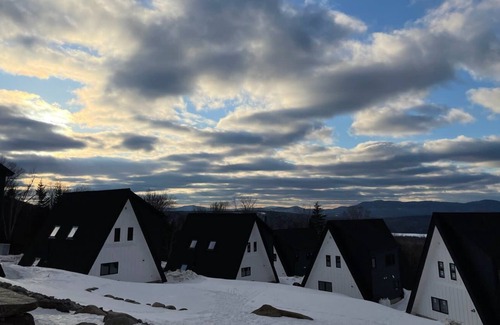 Rangeley House | Fjällstuga - Ski In/Out home on Saddleback Mountain
