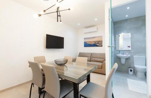 Floriana Apartment | FL56 - New 3storey House - private entrance & roof