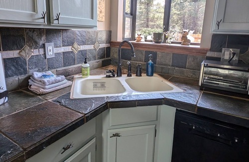 Mountainaire House | Flagstaff getaway! Dog Friendly, No Fee - Hot Tub - Fire Pit - Central A/C