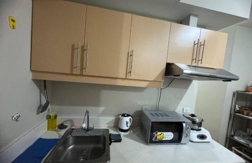 Highway Hills House | Flair Towers Condo near MRT Bonifacio and Shaw within Greenfields